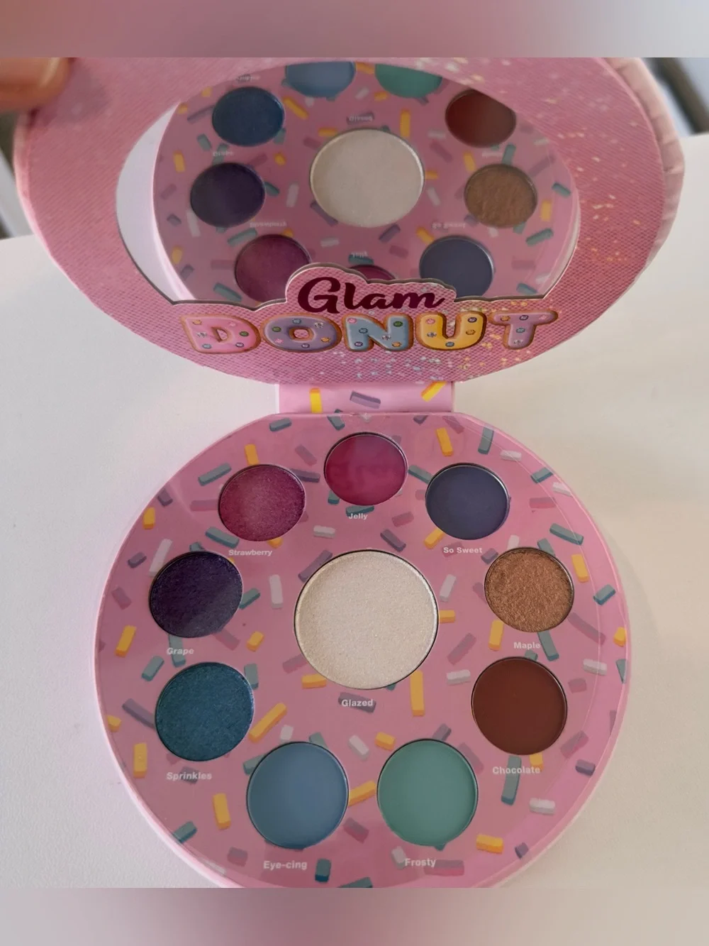 New Glamlite Glam Donut Eyeshadow & Highlighter Palette